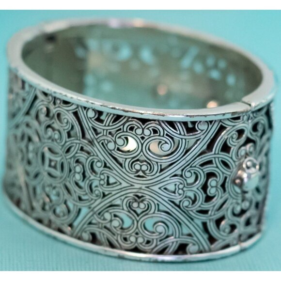 7 inch, Vintage Clear Mandala Floral Motif Silver Tone Hinge Bangle - EX9 - Picture 2 of 3